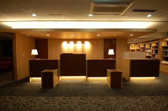 箱根湯本ホテルのフロント。平成２８年１２月に改装したばかりです。