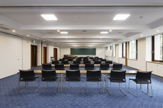 大中会議室は、ともに分割使用可能。少人数のミーテイングまで幅広くご活用できます。