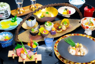 吉池日本料理（よしいけにほんりょうり）　　　　　　　　　和食調理人が心を込めてご用意いたします。～季節の旬の食材を活かしたお料理とおいしいお飲み物で、一献・二献・三献と楽しい一時をお過ごしくださいませ～